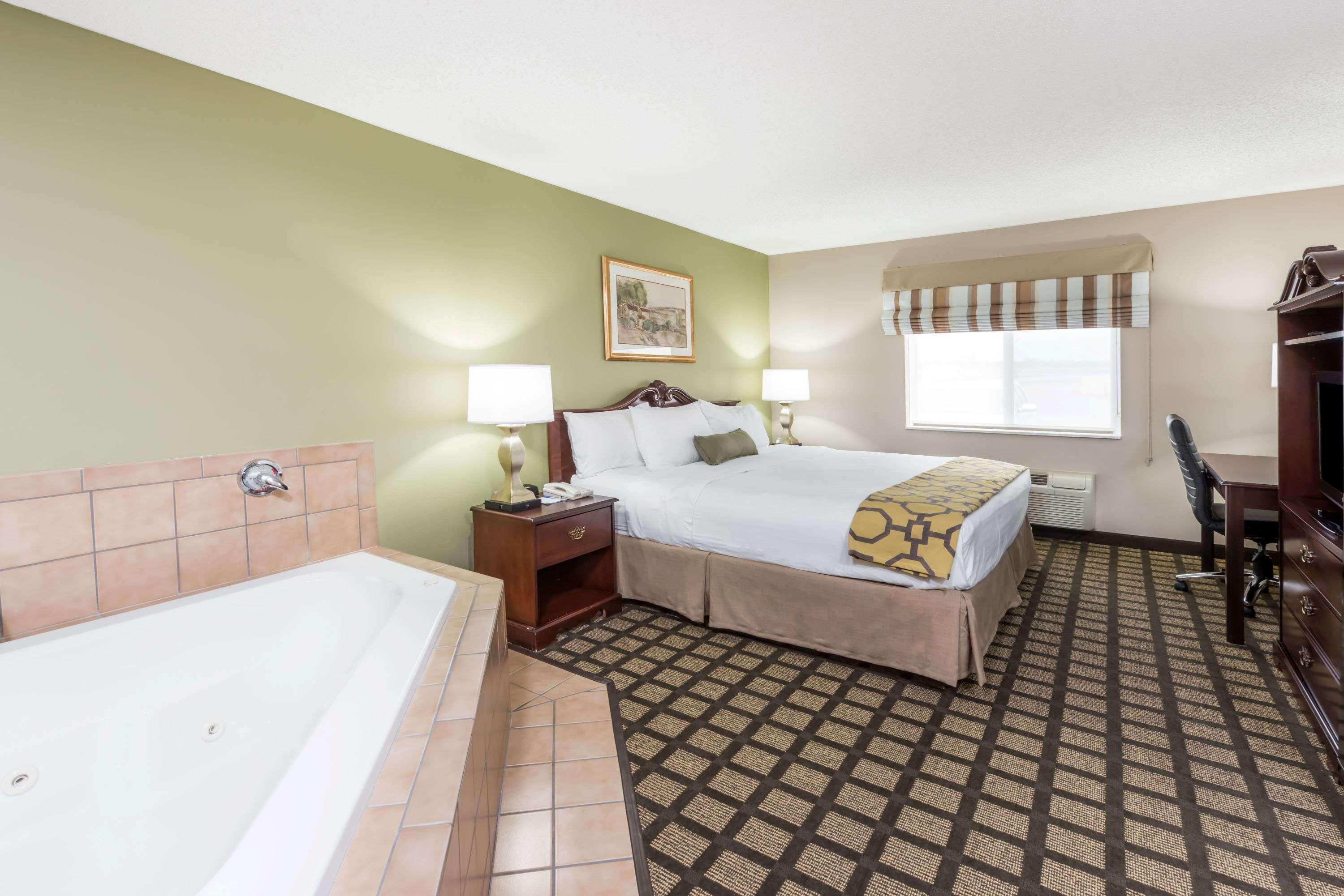 Baymont By Wyndham Fulton Hotel Екстериор снимка
