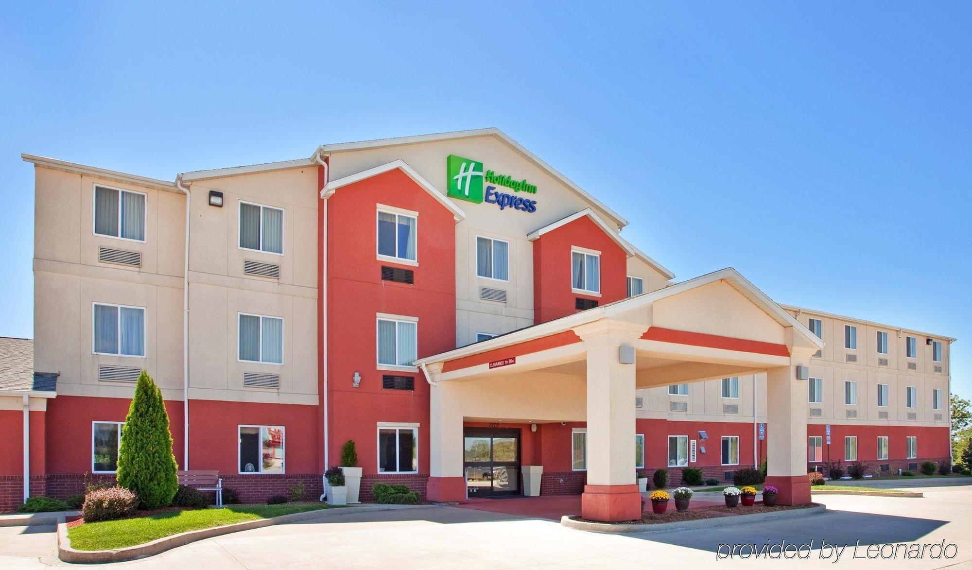 Baymont By Wyndham Fulton Hotel Екстериор снимка