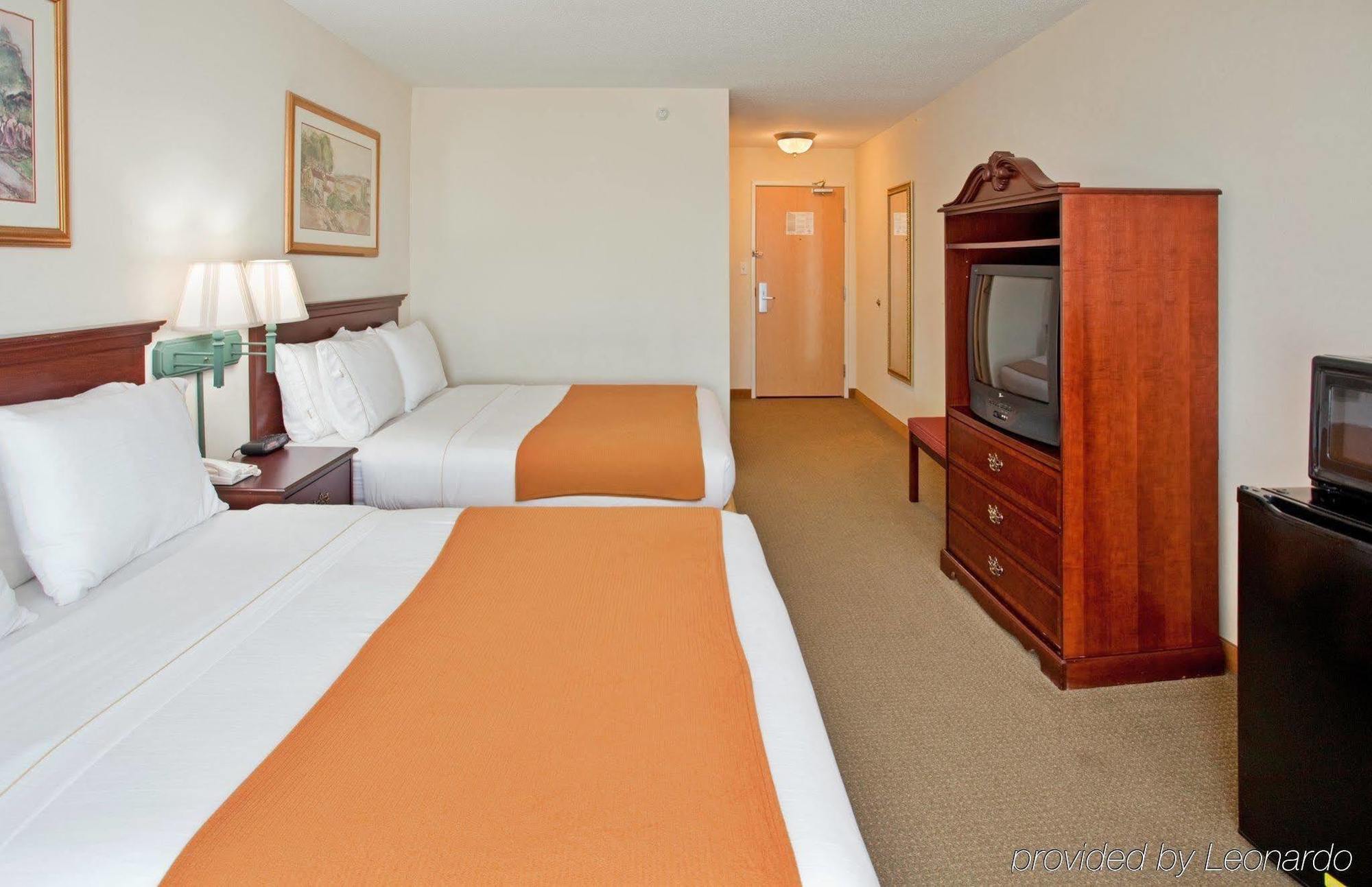 Baymont By Wyndham Fulton Hotel Екстериор снимка